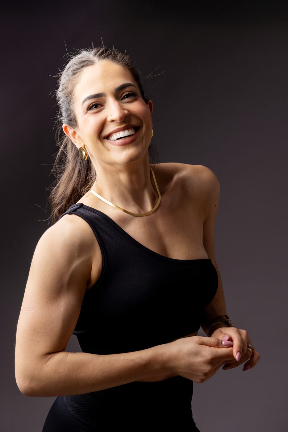 Marina Catão, personal trainer, sorrindo
